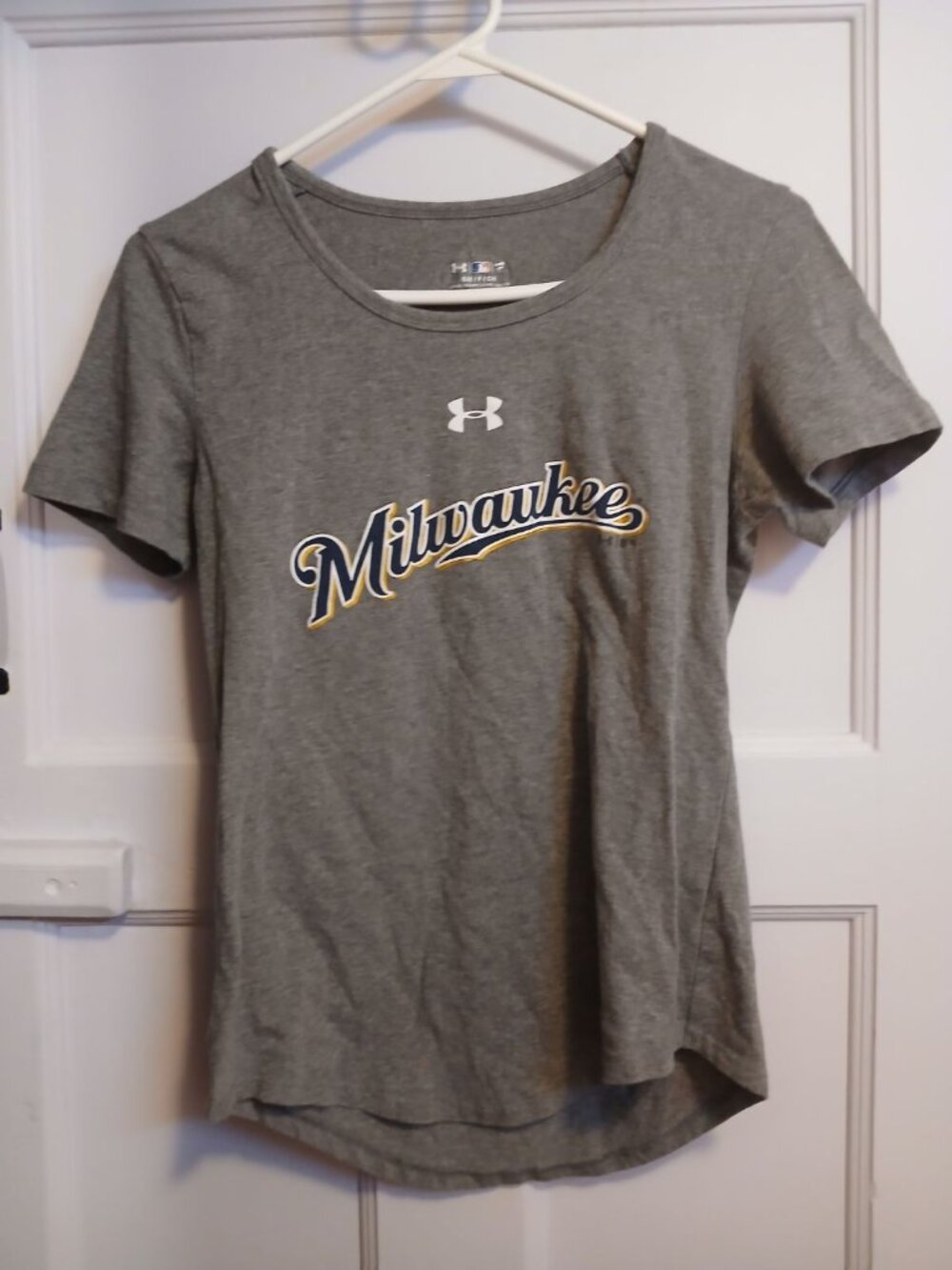 Underarmor Milwaukee Brewers S/M Womens Shirt
